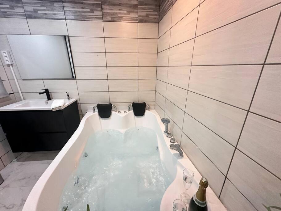 E Servagnat T3 Luxe Avec Sauna Jacuzzi Et Hammam Epernay Bagian luar foto