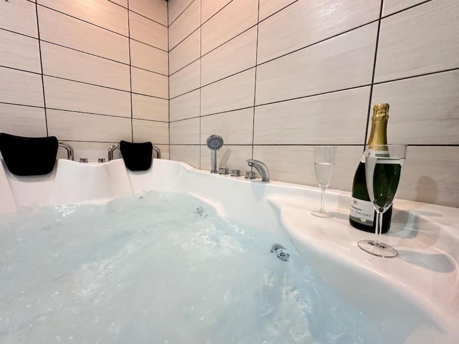 E Servagnat T3 Luxe Avec Sauna Jacuzzi Et Hammam Epernay Bagian luar foto