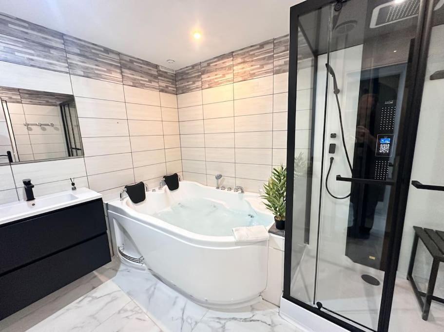 E Servagnat T3 Luxe Avec Sauna Jacuzzi Et Hammam Epernay Bagian luar foto